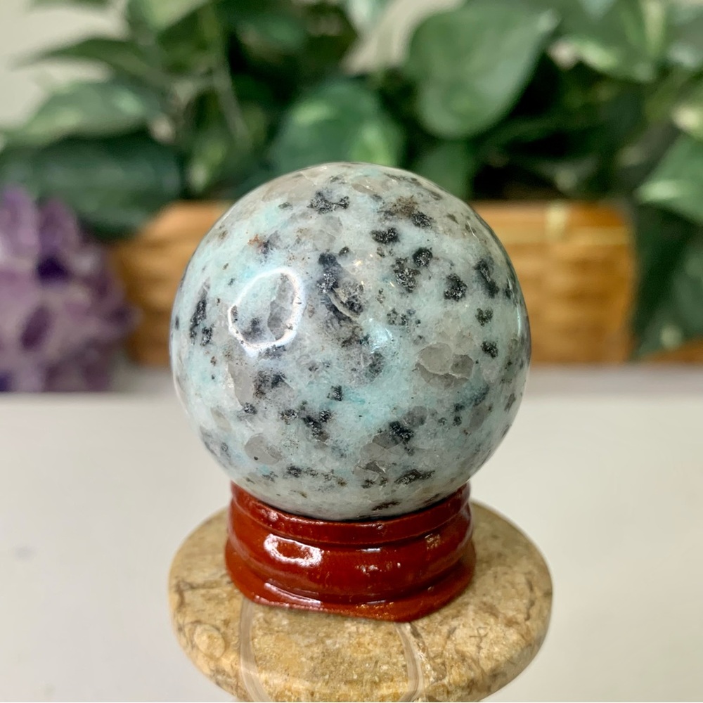 Kiwi Jasper Carved Sphere Crystal Healing Chakra Stone Ball Orb With Stand 1.5" - Picture 3 of 7